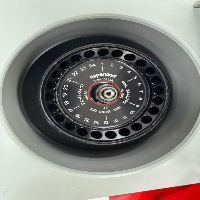 Eppendorf 5424 Centrifuge image 1